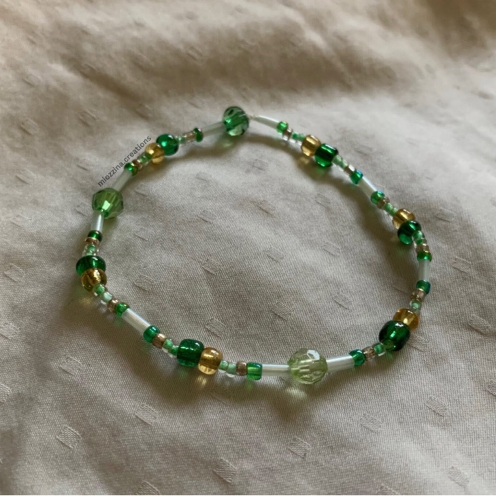 “Avocado” 🥑  green handmade beaded bracelet • S collection